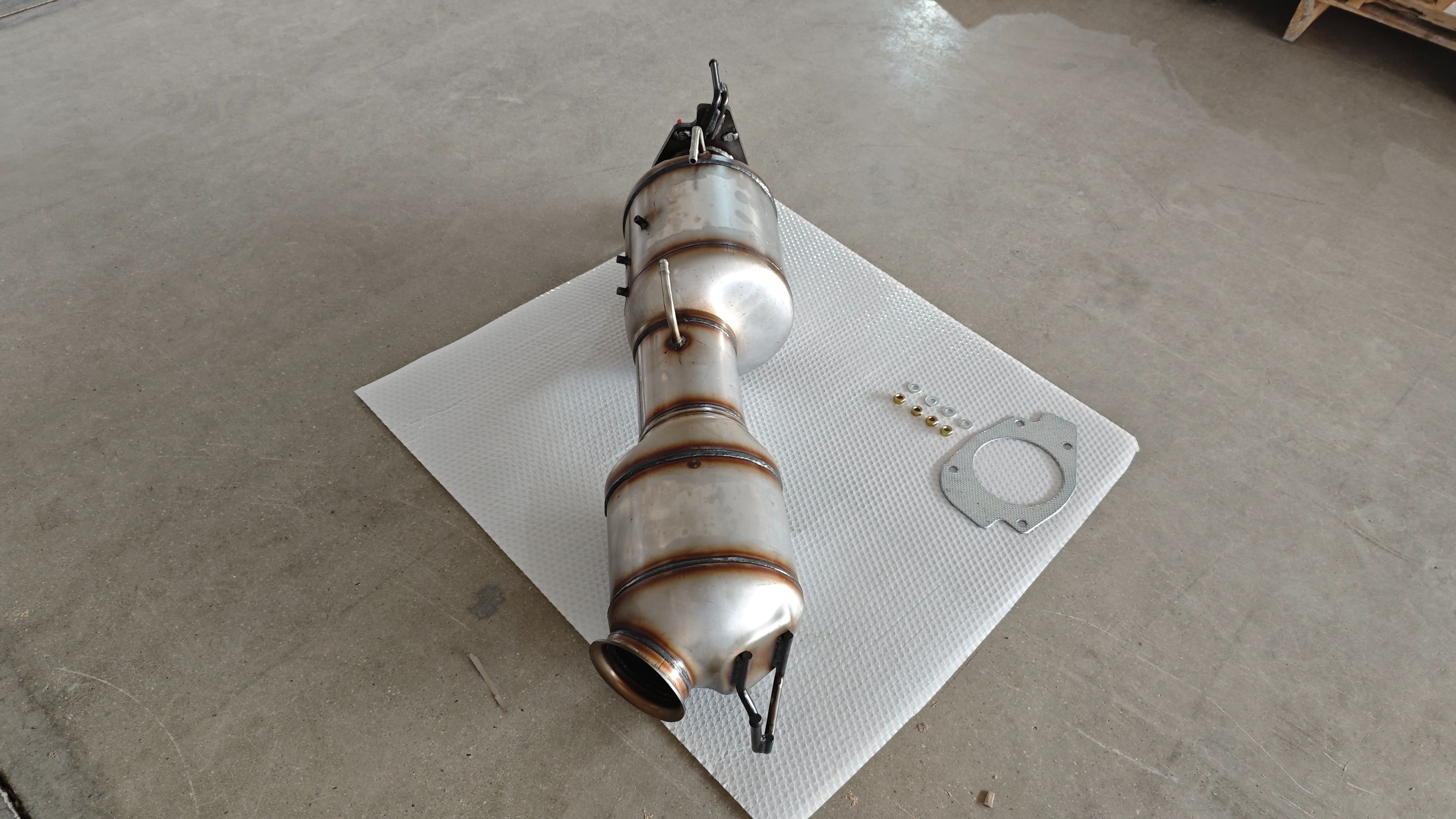 Katalysaattori DPF vuosille 2019-2024 Dodge Ram 2500 3500 6.7L Diesel 68296341AE